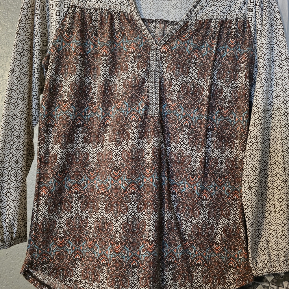 Patterned Women's Tops Collection - Picture 5 of 5